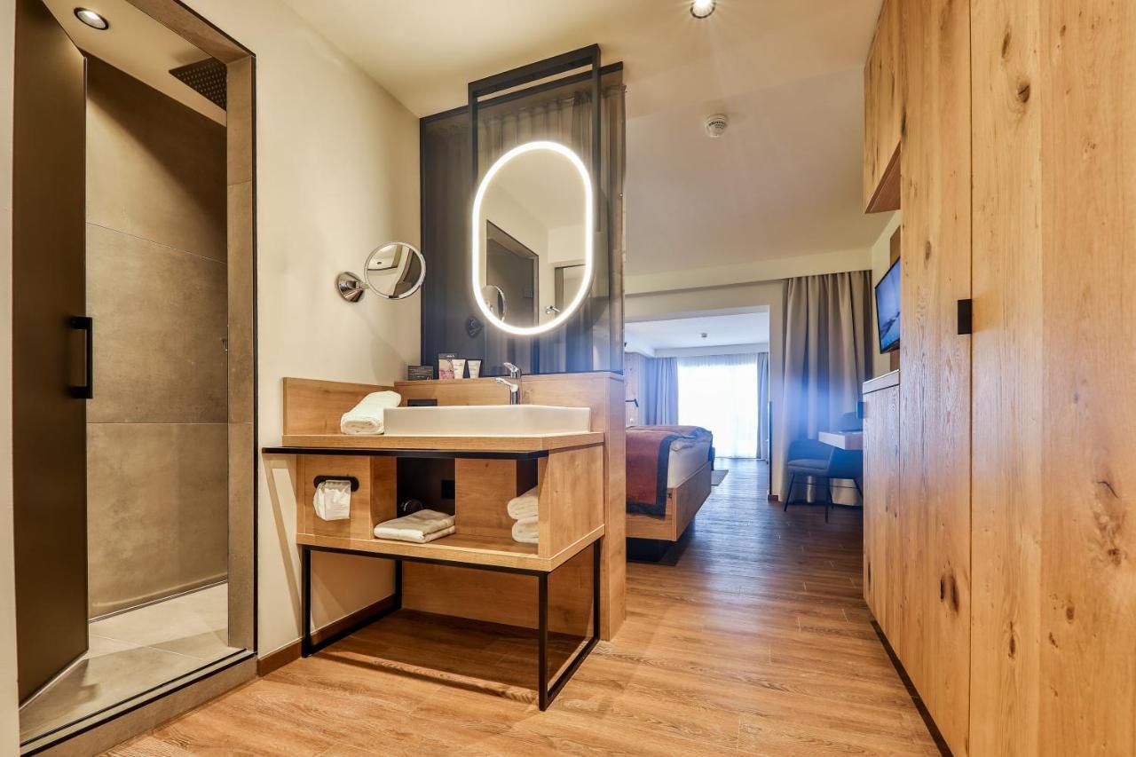 Hotel Traumhotel Alpina Superior --luxushotel Mit Badesee (adults Only)