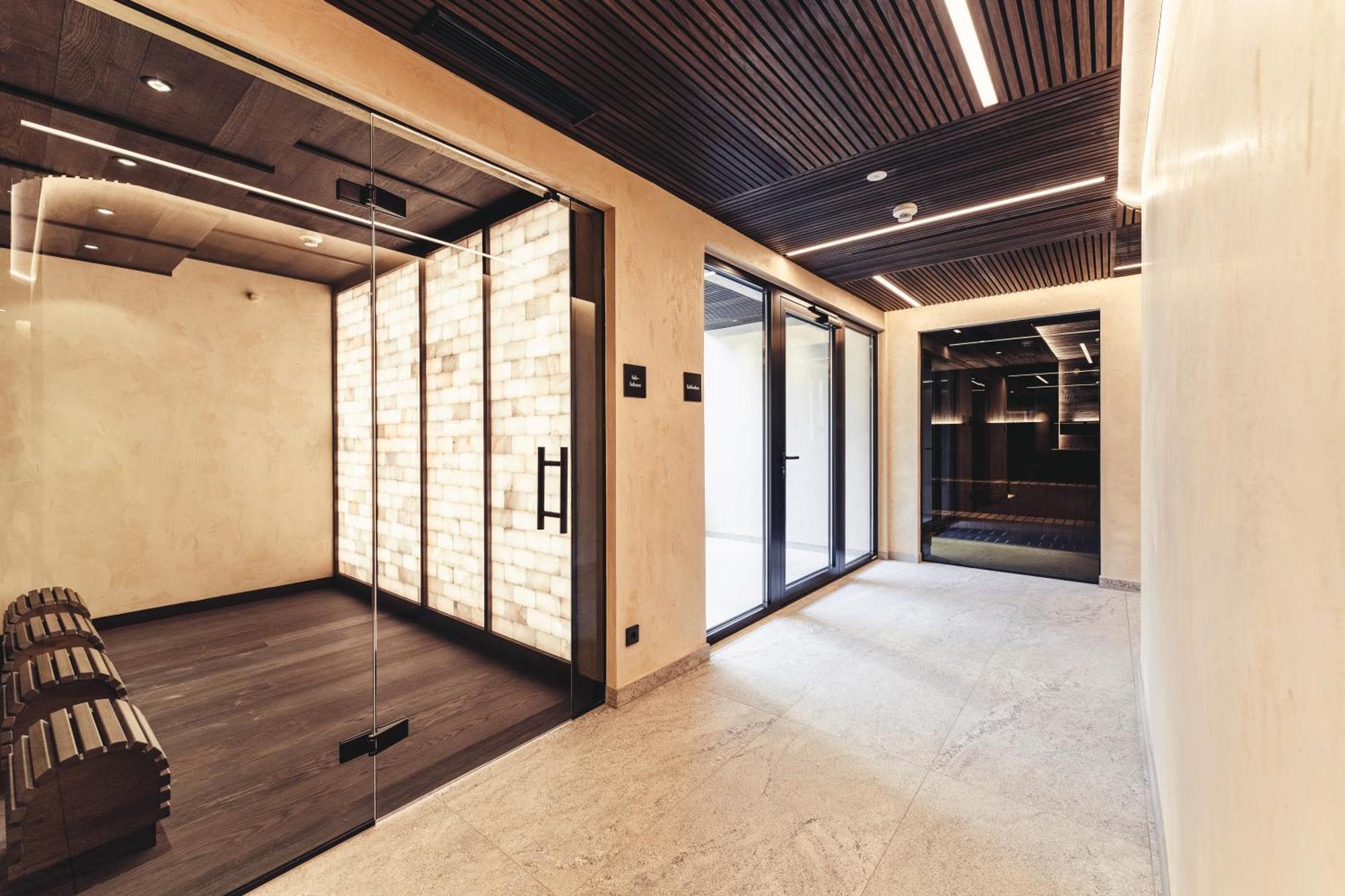 Hotel Traumhotel Alpina Superior --luxushotel Mit Badesee (adults Only)
