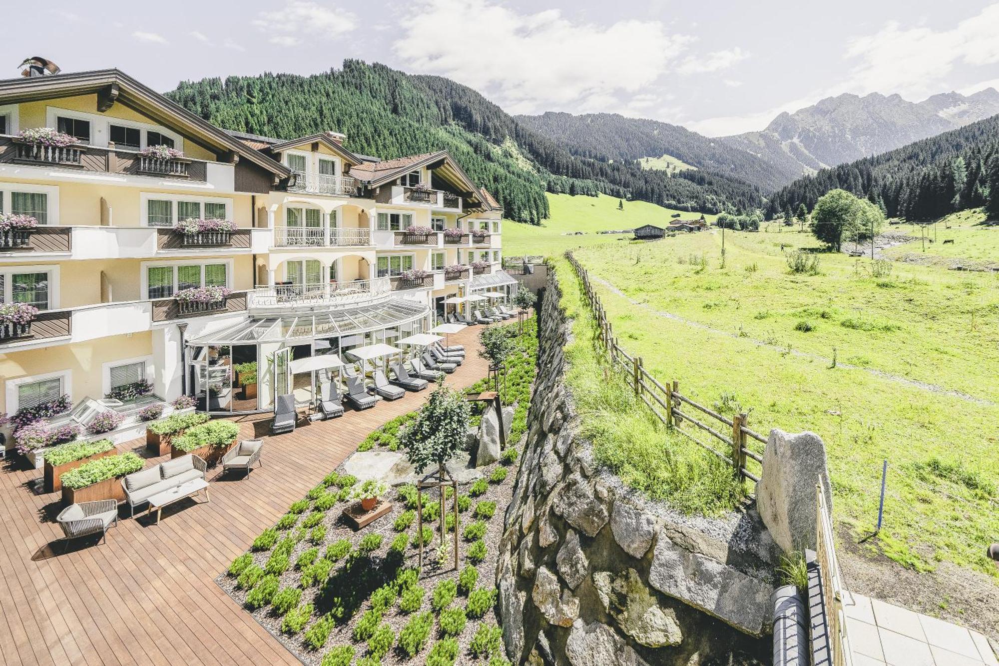 Traumhotel Alpina Superior --luxushotel Mit Badesee (adults Only)