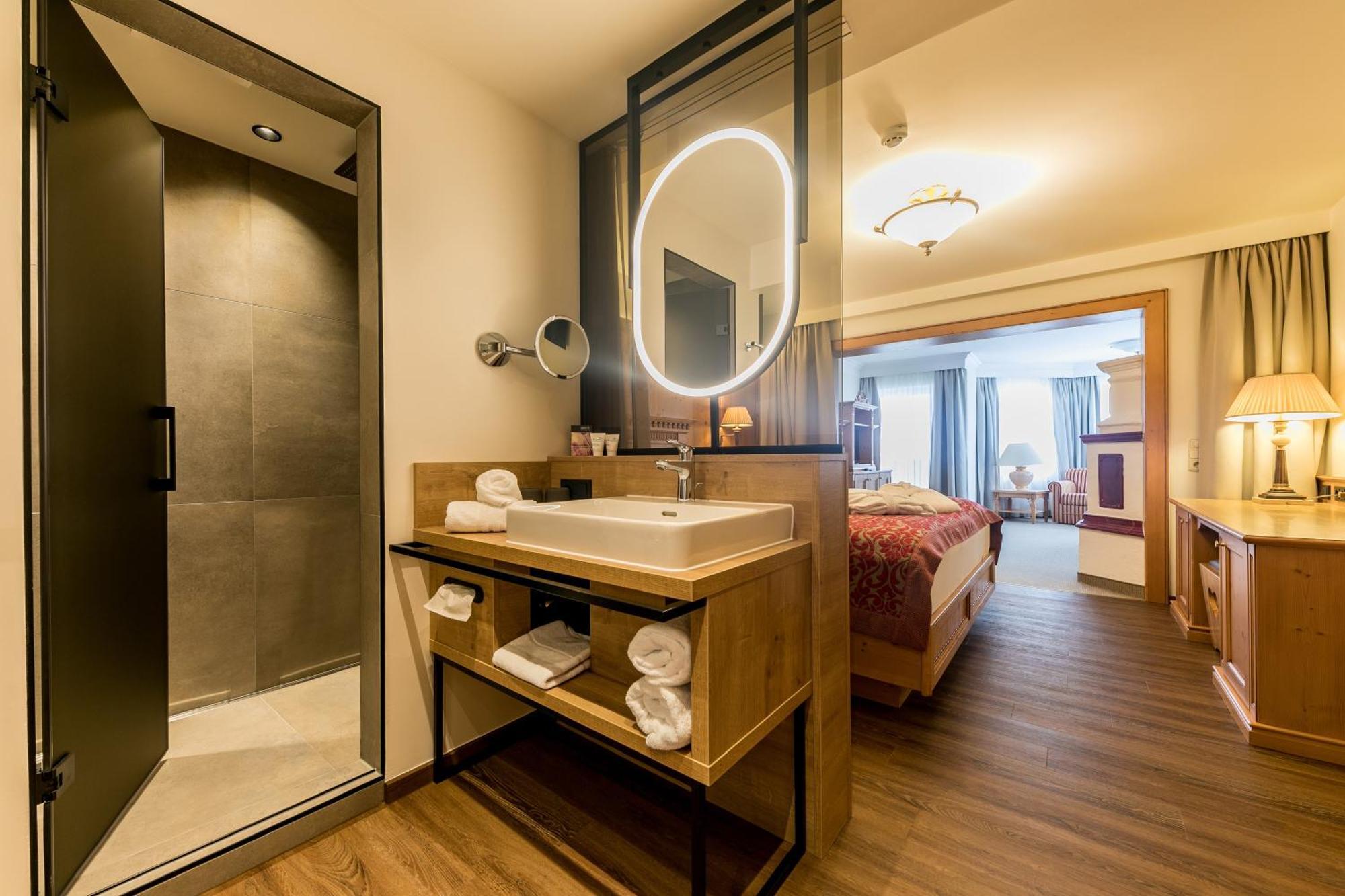 Hotel Traumhotel Alpina Superior --luxushotel Mit Badesee (adults Only) Gerlos